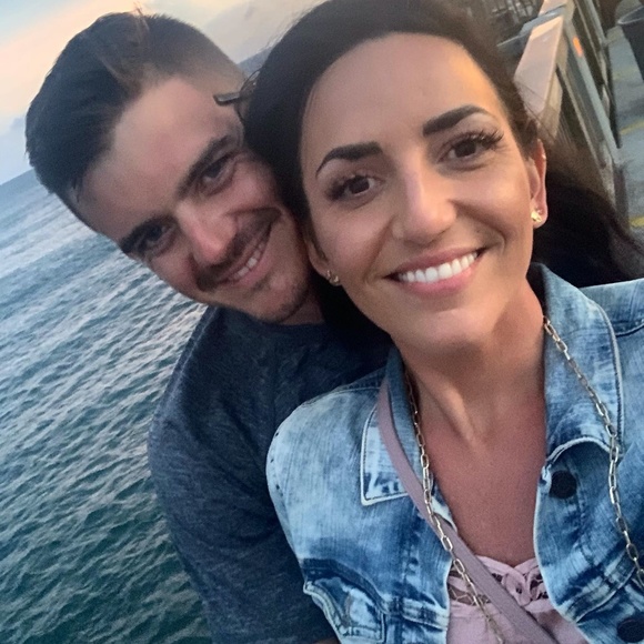 Meet your Posher, Jennifer - Picture 2 of 2